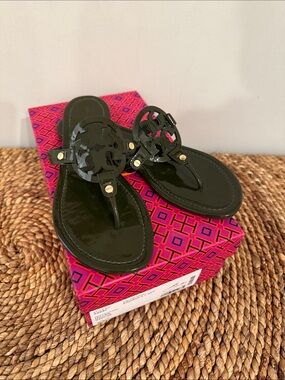 Tory Burch Miller Patent Leather Thong Sandals in Arugala dark green